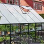 Schwarzes Halls Gewächshaus Qube+ 816 mit 13 m² und geöffnetem Dachfenster.