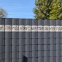 zaunzu Sichtschutz PREMIUM Dekor Floral1, lichtgrau, 2,55m. Zaunelement mit floralem Muster.
