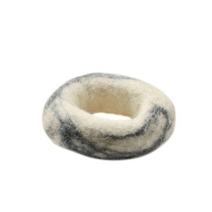 Weißer Hunter Katzenspielzeug Filzring (7 cm) für Intelligenzspiele.