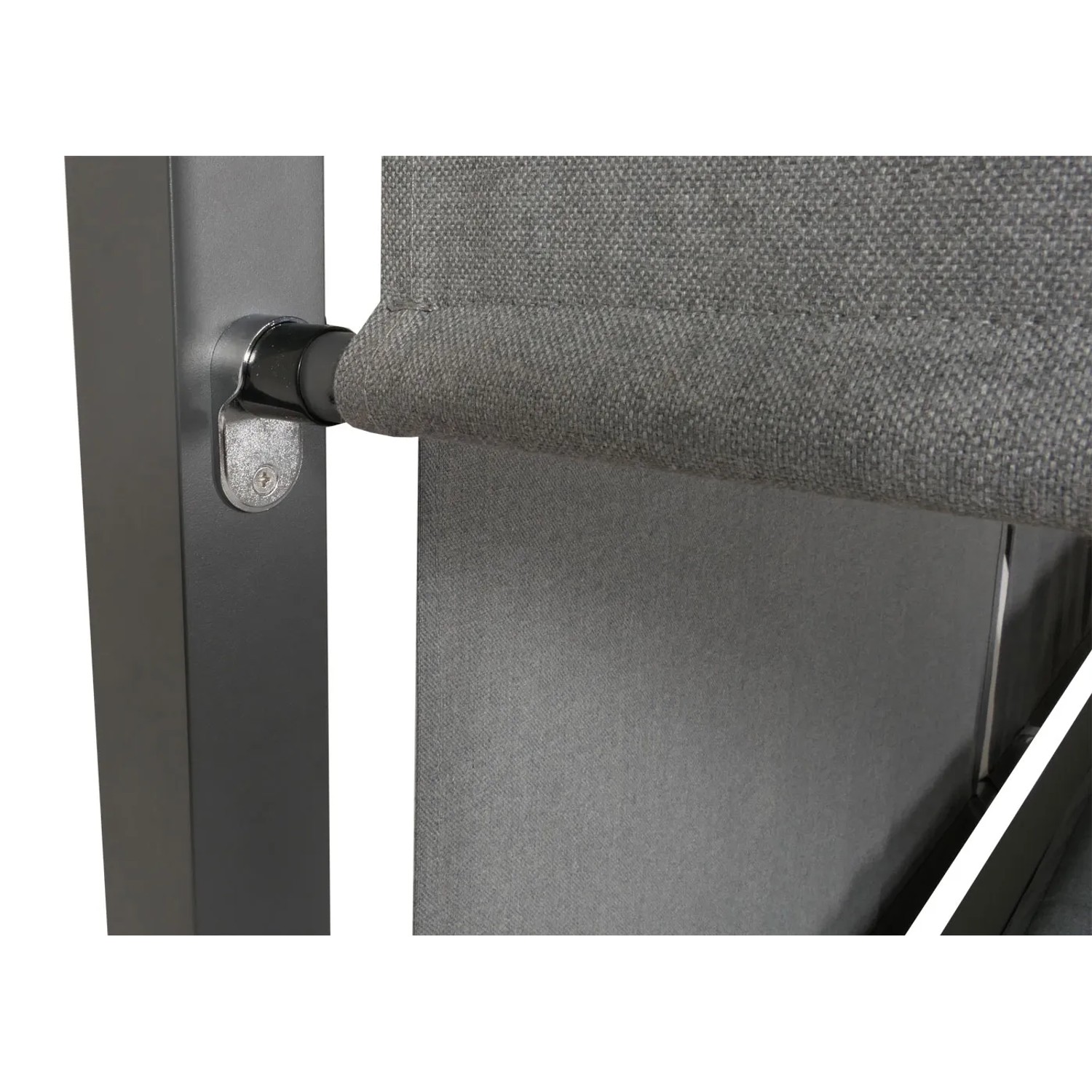 Detailaufnahme der hellgrauen Seitenwand der MCW Lounge-Gartenliege M63.
