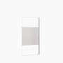 Walk-in Duschwand 70x200cm aus 10mm Sicherheitsglas mit Milchglasstreifen und Chromrahmen.