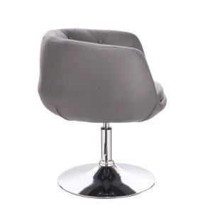 Grauer Svita Panama Retro Loungestuhl aus Kunstleder mit gepolsterter Rückenlehne und glänzendem Tellerfuß.