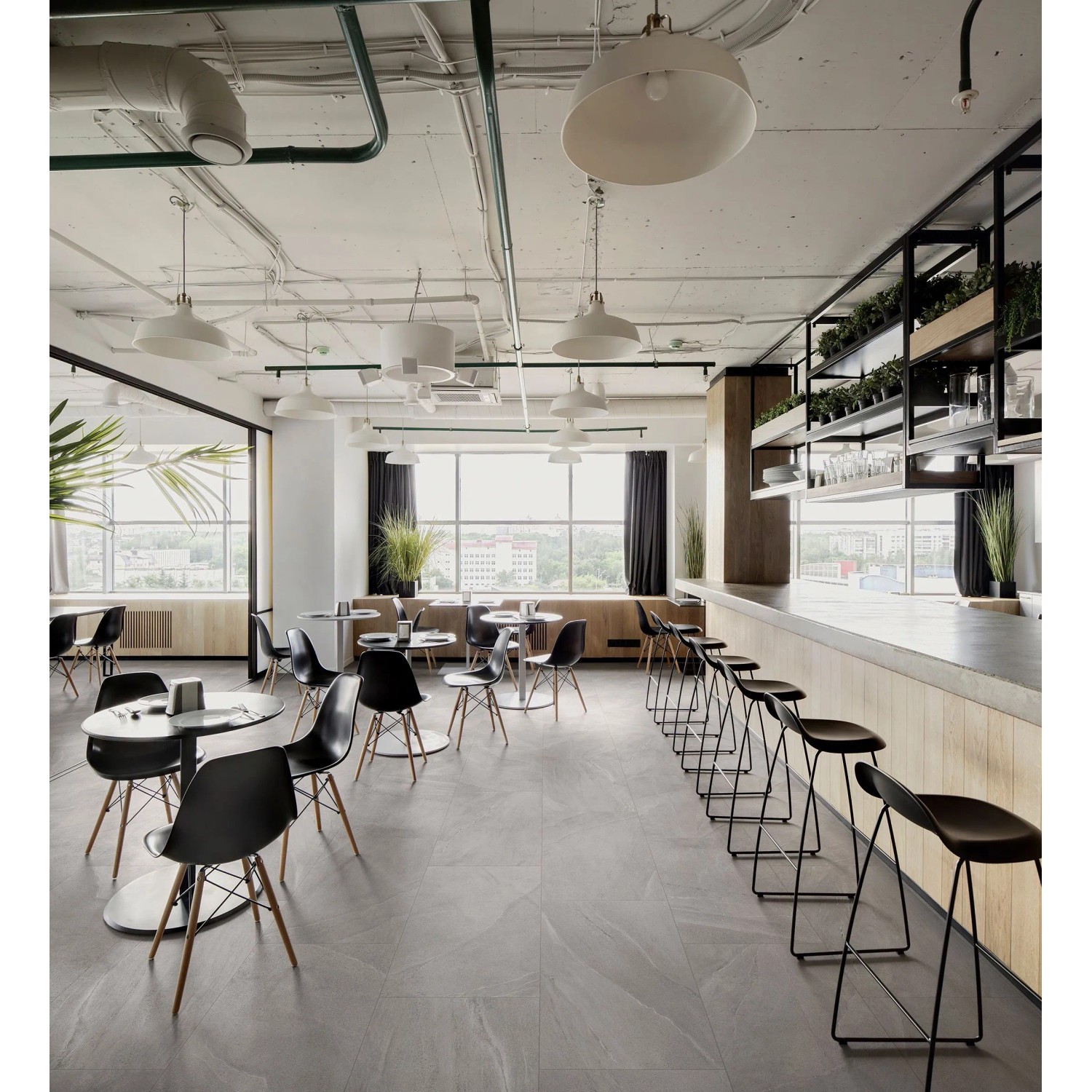 Verlegtes Feinsteinzeug Class Tile Burlington Grey 60x120 cm im Raum.