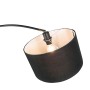 Detailaufnahme: Schwarze QAZQA Bogenlampe Vinossa mit Lampenschirm und E27 Fassung.