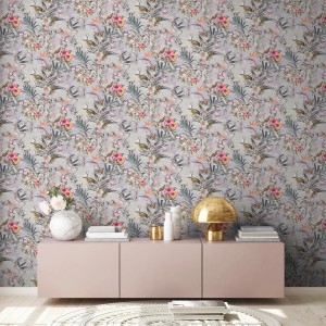Vliestapete mit Blumenmuster in Grau und Rosa, matte Oberfläche.