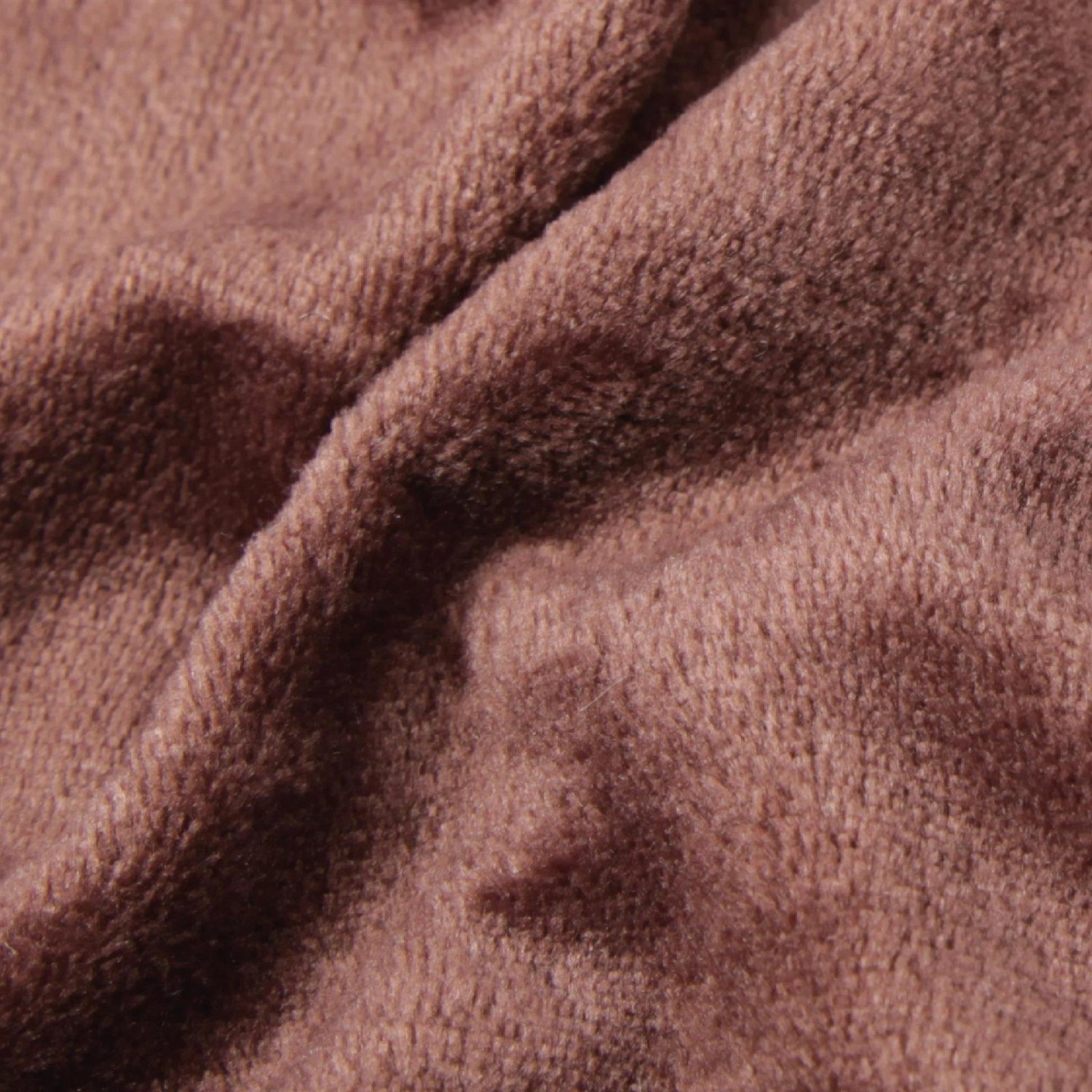 Nahaufnahme: Bestlivings Kissenhülle Kuschel, braun, 40x60 cm. Weicher Kissenbezug mit Reißverschluss.