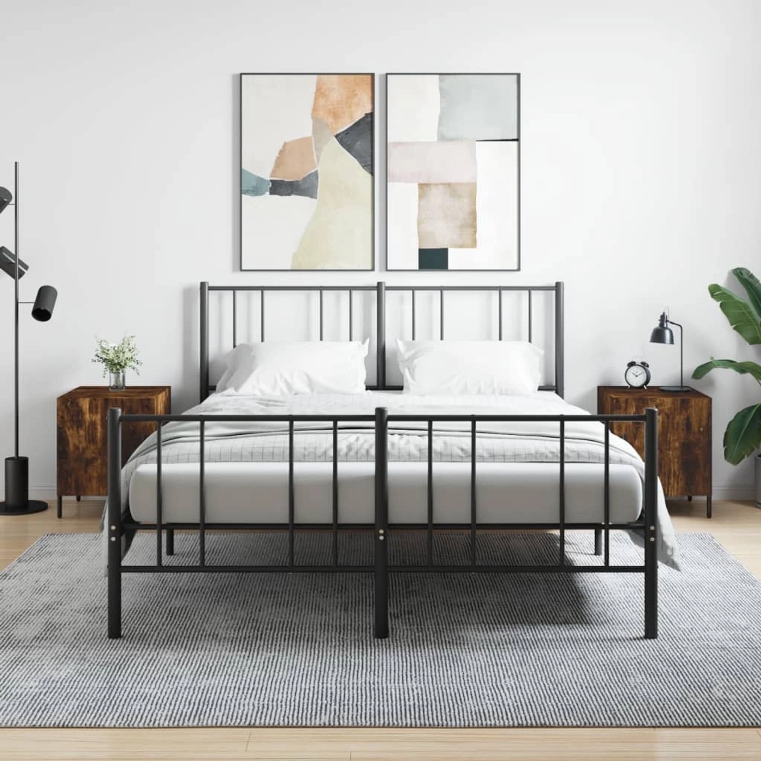 Zwei Nachttische in Räuchereiche Optik, 40x40x50 cm, aus Holzwerkstoff im Schlafzimmer.