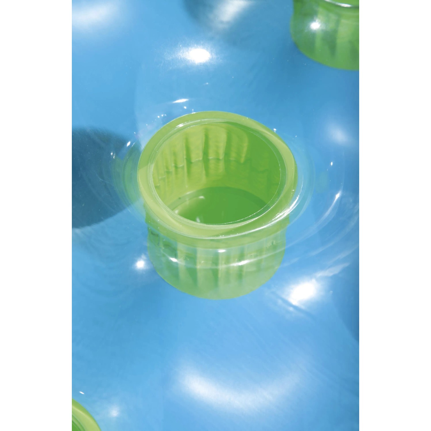Detailaufnahme: Bestway Luftmatratze mit Getränkehalter, blau/grün. Ideal für Badespaß!