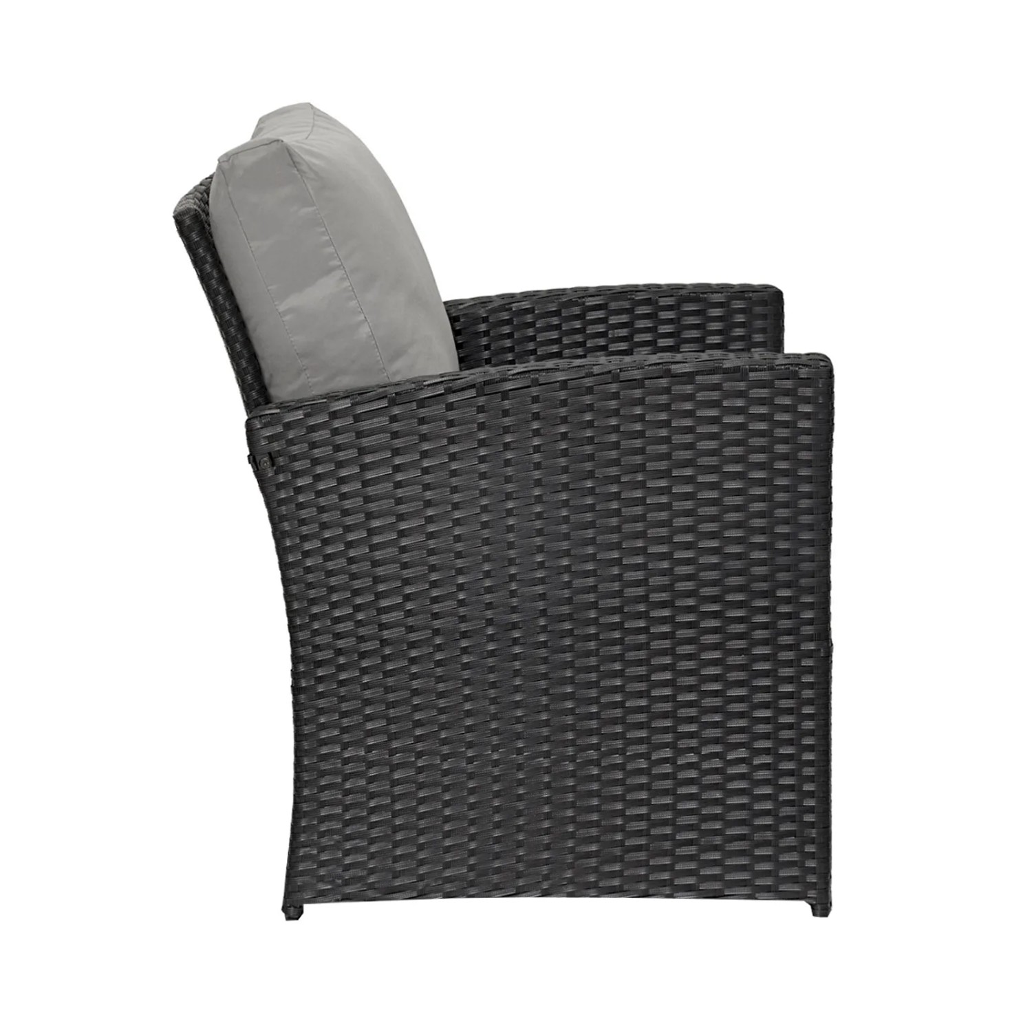 Detailansicht eines schwarzen Polyrattan Sessels aus der Svita Roma Gartenmöbel Sitzgruppe mit grauem Kissen.