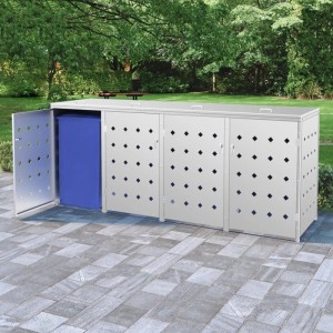 DELUKE Mülltonnenbox SOGI aus silbernem Edelstahl für 4x 240L Tonnen, perforierte Türen, auf Terrasse im Garten.