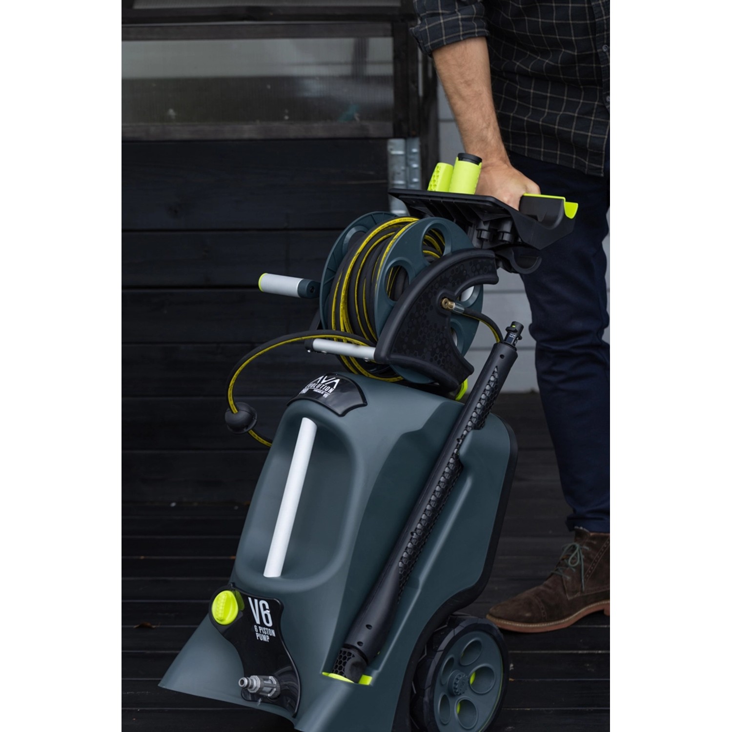 AVA Evolution P80 Hochdruckreiniger mit Schlauchtrommel und Zubehör.