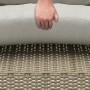 Detailaufnahme: Beige Wicker-Geflecht und Sitzkissen des Sofa-Lounge-Sets Borup.