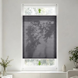 Anthrazitfarbenes Plissee Klemmfix Faltrollo am Fenster, ohne Bohren montiert. Blickdichter Sonnenschutz, oben/unten verschiebbar.