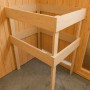 Sauna Sandra im Aufbau: Holzkonstruktion mit Saunabänken aus hellem Holz. Massivholzsauna.