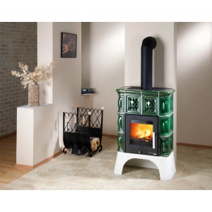 Haas+Sohn Küchenofen Treviso II, Keramik Grün, 8 kW. Kaminofen mit grüner Keramikverkleidung und Holzfeuer.