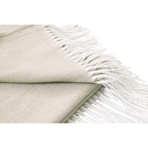 Beige Decke (120x160 cm) mit Fransen für Sofa oder Sessel.