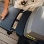 Enders eUrban Pro 2 Elektrogrill mit Trolley: Seitenablage wird montiert.