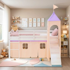Weißes Kinder Hochbett 90x200 aus Kiefernholz mit Rutsche, Spielturm und lila-apricot Vorhang.