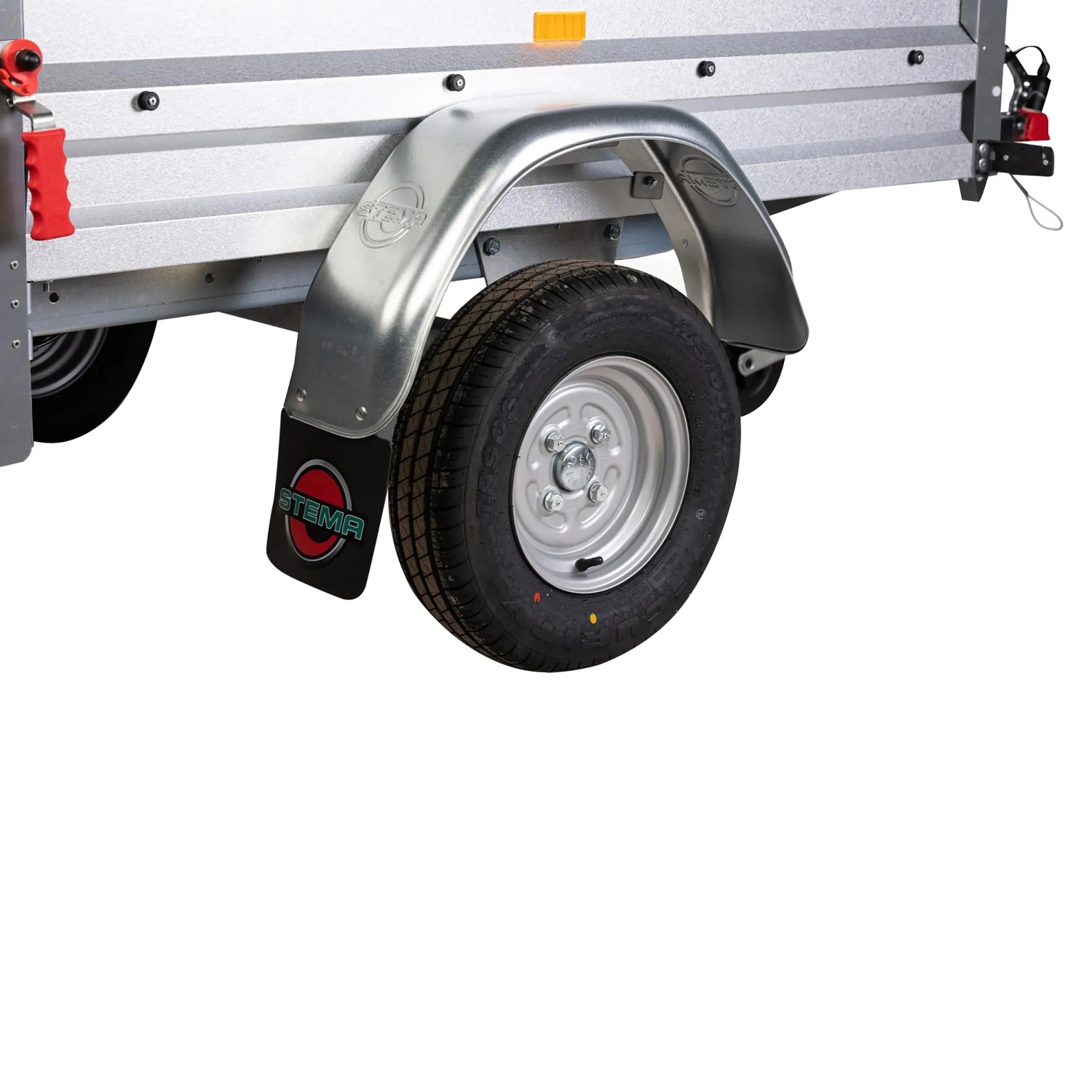 Detailansicht Stema Variolux 550 Anhänger: Rad mit Schutzblech und Stema Logo.