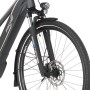 Detailaufnahme: Vorderreifen, Federgabel und Lampe des Fischer E-Bike Viator 5.0i.