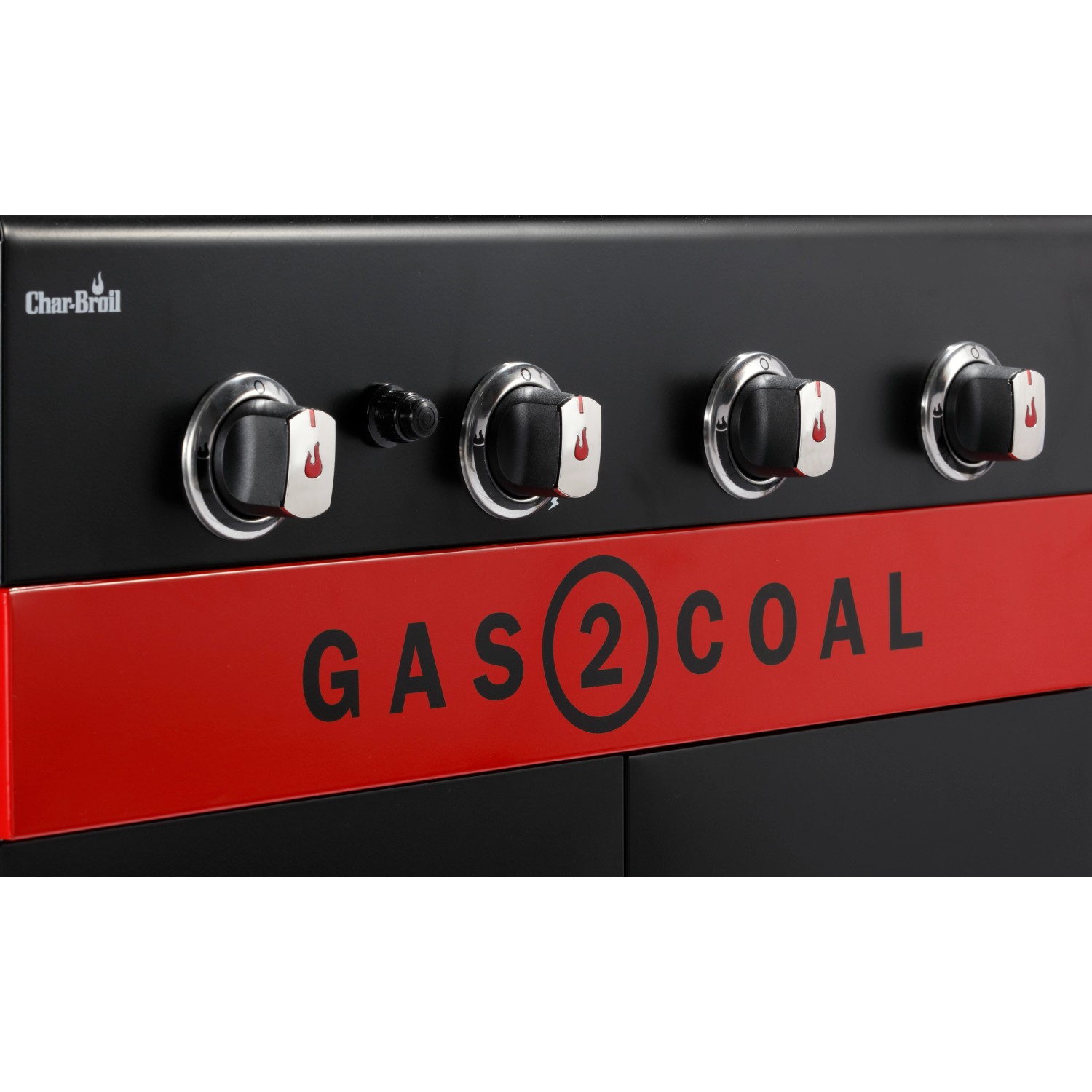 Detailansicht des Char-Broil Gas2Coal 2.0 440 Hybridgrills mit 4 Brennern und Bedienelementen.