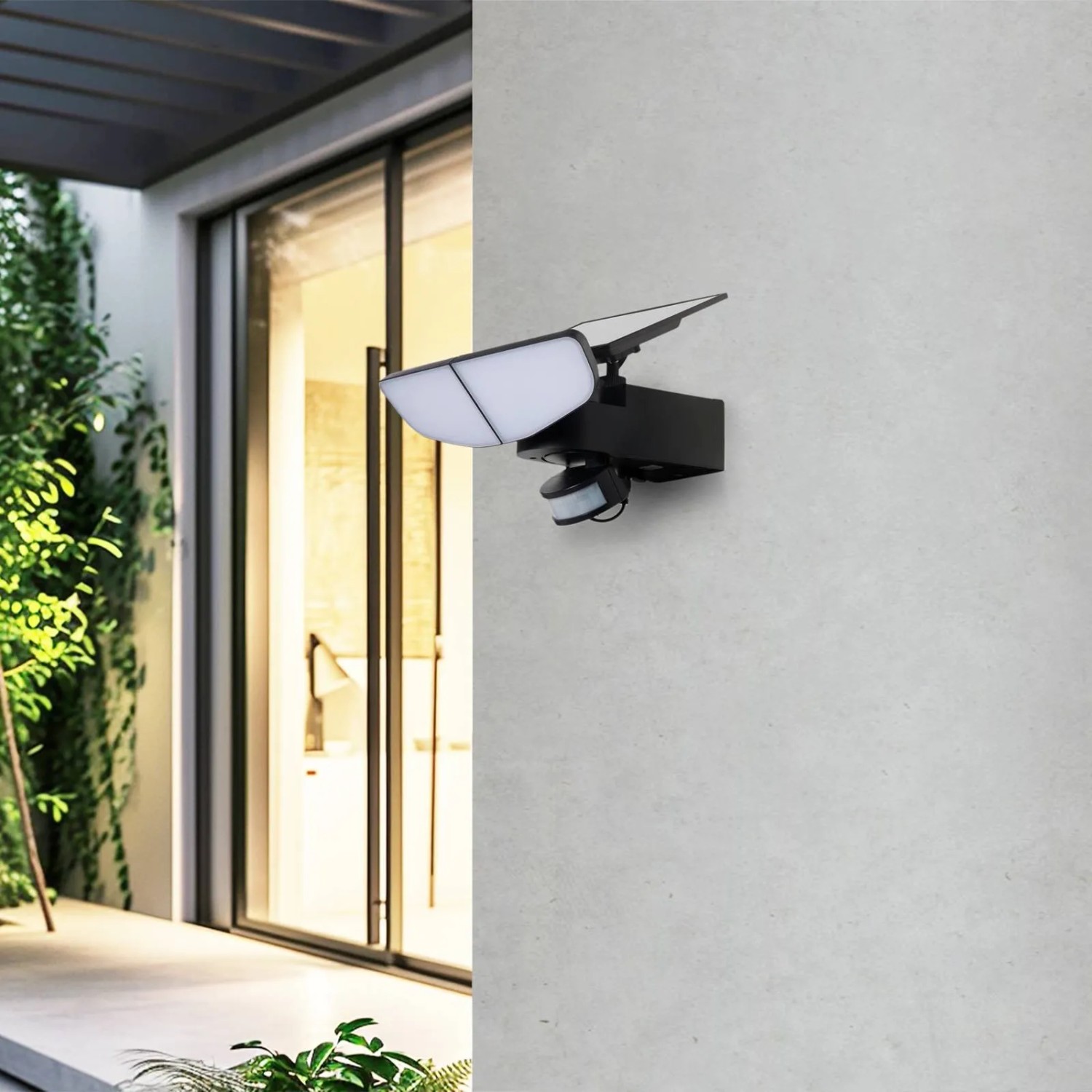 Schwarze Lindby LED Solar-Wandleuchte Naelin mit Bewegungsmelder und zwei Leuchten.