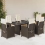7-tlg. Garten-Essgruppe aus braunem Rattan mit Tisch und Sesseln mit cremefarbenen Kissen.