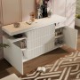 Weißes Merax Sideboard mit Riffelfront, 3 Schubladen, offenen Fächern. Moderner LED Wohnzimmerschrank, 150 cm breit.
