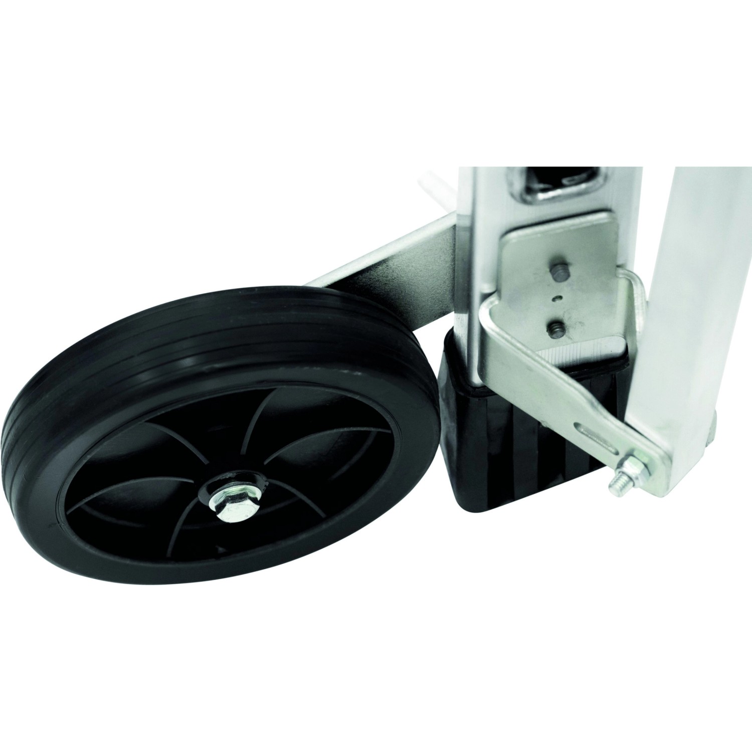 Detailaufnahme: Schwarzes Rad der fahrbaren Zarges Teleskop-Plattformleiter SAFEMASTER MAX.