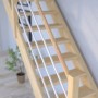 StarWood Treppe Korfu, Fichte, gewendelt, mit Holz-Edelstahl-Geländer in Weiß.