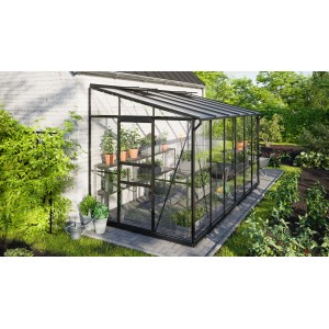 Vitavia Gewächshaus Ida 7800, 7,8 m², schwarz, mit Pflanzen auf Regalen im Garten.