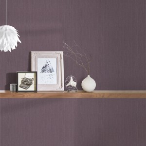 Bricoflor Vliestapete Uni Aubergine: Elegante, violett-lila Textiltapete mit feiner Struktur für Wohn- und Esszimmer.