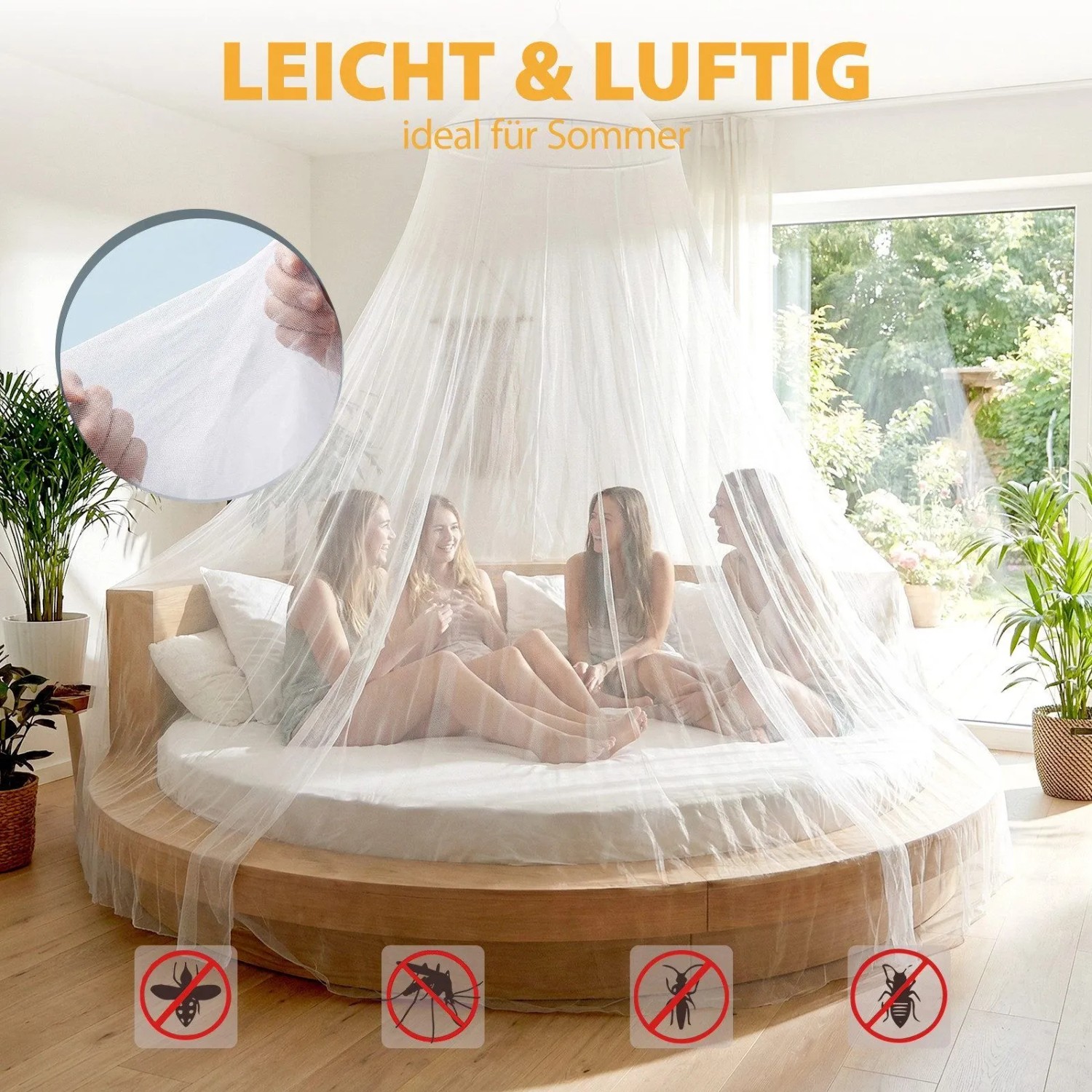 Weißes Moskitonetz über Bett, feinmaschig für Insektenschutz. Leicht und luftig, ideal für entspannte Sommernächte.