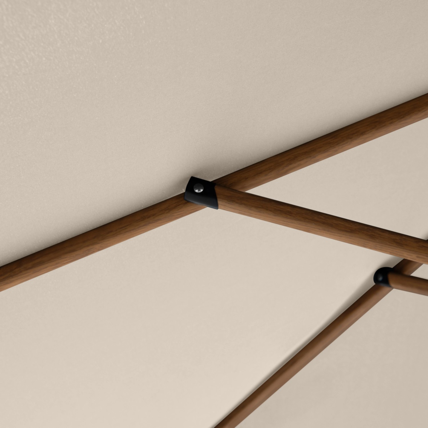 Detailaufnahme: Naturfarbener Doppler Kurbelschirm Life Wood Ø 300 cm mit Holzoptik.