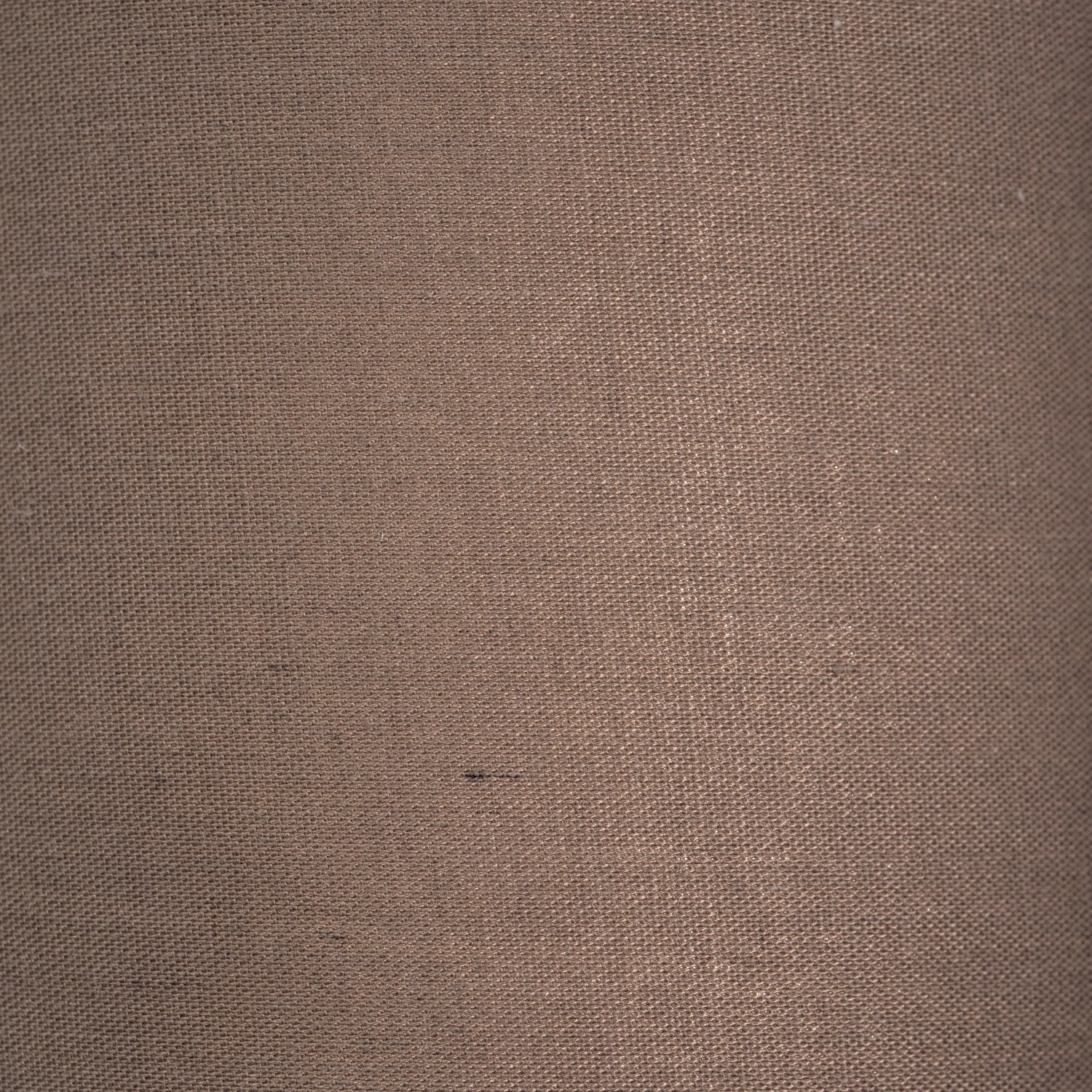 Detailaufnahme eines Lampenschirms der braun-goldenen Näve Pendelleuchte Maron.