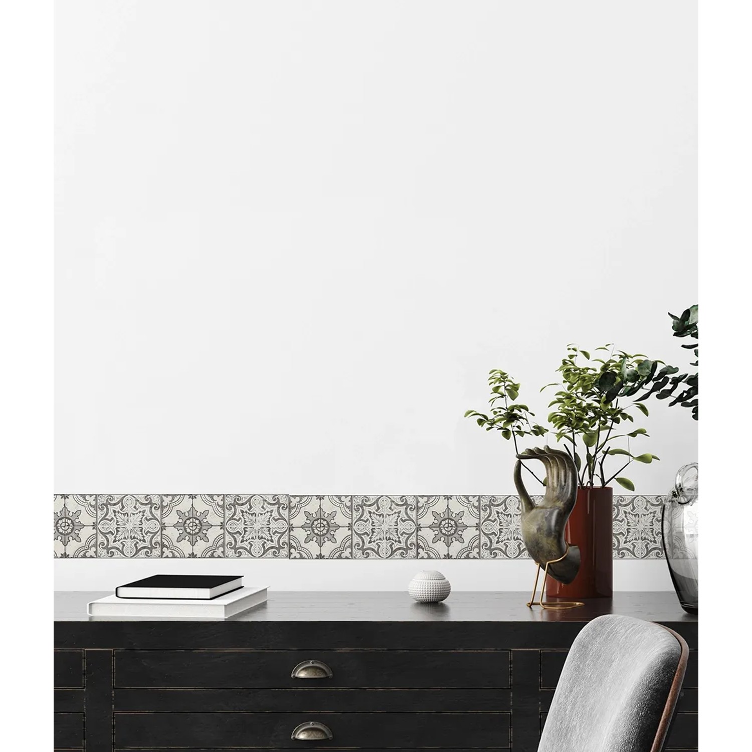 Selbstklebende A.S. Création Borte Fliese in Schwarz-Weiß, 5 m x 13 cm, als Wanddeko.