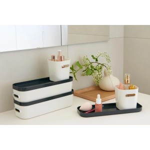 Weiße SmartStore Compact Mini Aufbewahrungsboxen, stapelbar und vielseitig.
