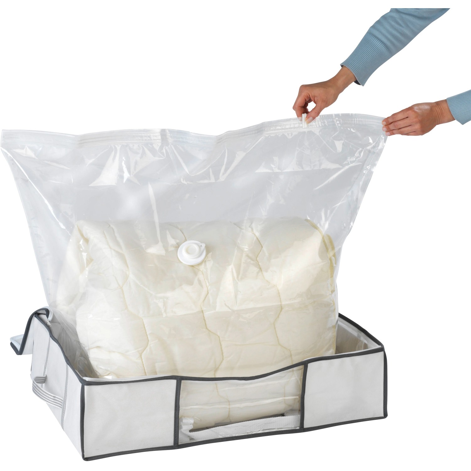 Wenko Vakuum Soft Box M, weiße Textilbox mit Vakuumbeutel für platzsparende Aufbewahrung.