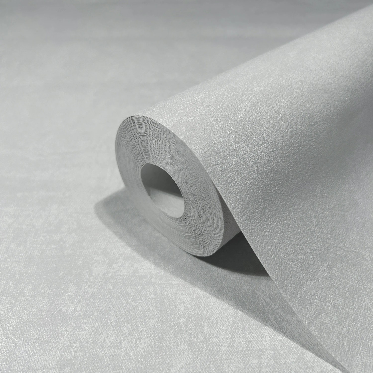 Rolle graue Marburg Vliestapete GZSZ mit leichter Struktur, 10,05x0,53m, FSC®-zertifiziert.