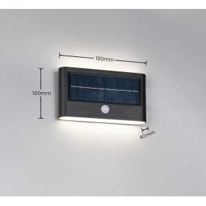 Schwarze Reality LED Solar-Wandleuchte Ramos mit Bewegungsmelder und Maßangaben.