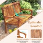 Gartenbank aus Akazienholz mit Lattenrost, gebogenen Armlehnen und geneigter Rückenlehne (105°) im grünen Garten.