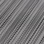 Detailaufnahme des grau-schwarzen KARAT Outdoor Teppich Bologna, gewebte Struktur.