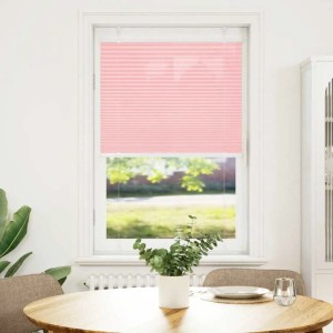 Rosa Plissee 70x100 cm aus Polyester am Fenster, bietet Sicht- und Sonnenschutz.