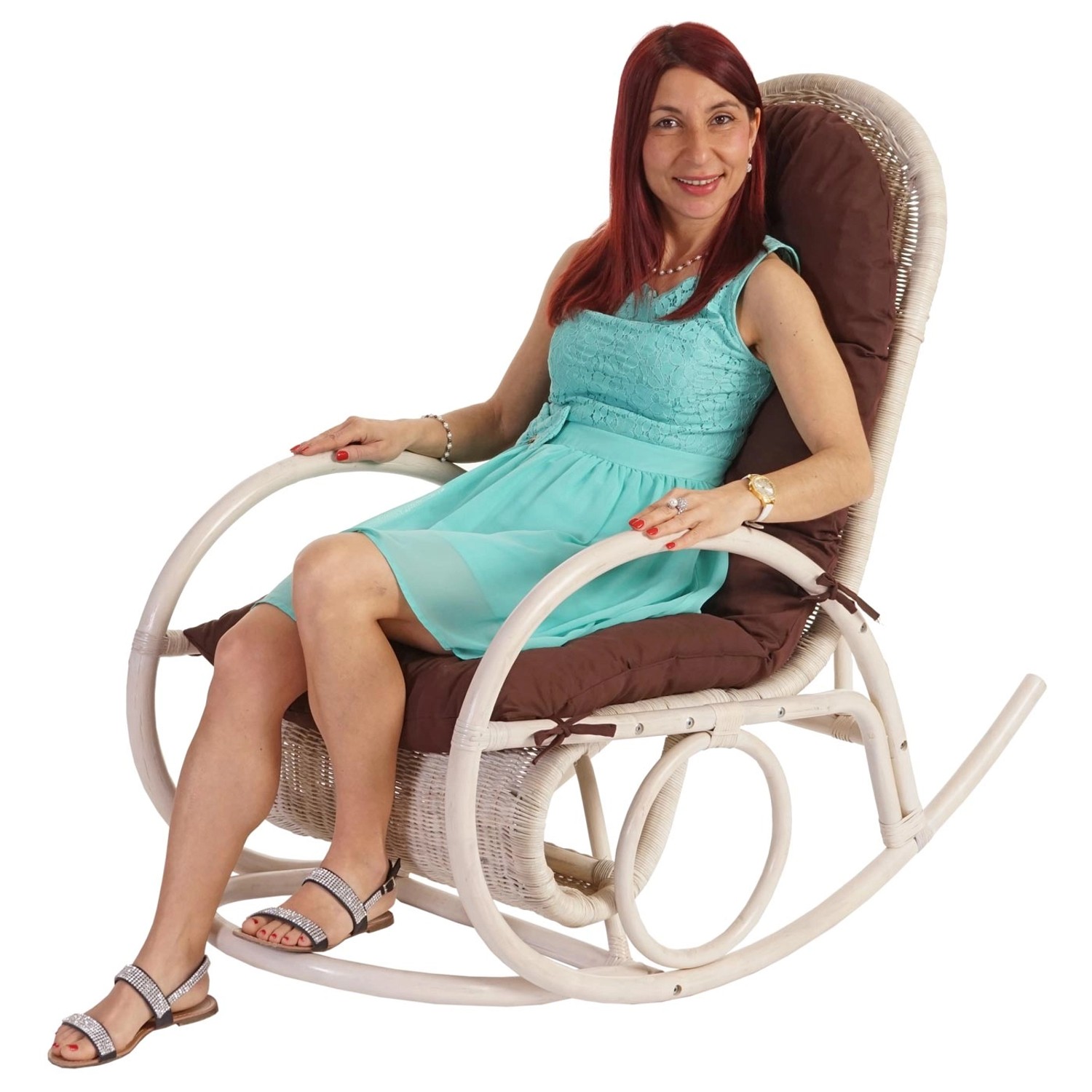 MCW Schaukelstuhl Queluz mit brauner Auflage: Rattan-Gestell, Knopfsteppung, Wippstopper.