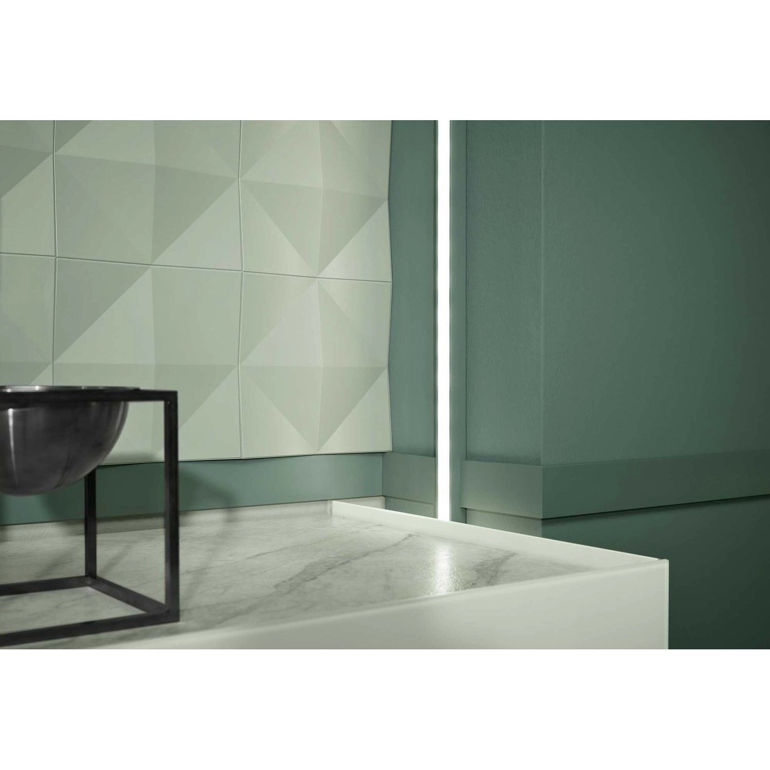 Graue NOEL & MARQUET Eckleiste IL12 WALLSTYL für indirekte Beleuchtung.