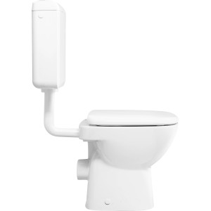 Weißes baliv Stand-WC-Set mit Spülkasten und waagerechtem Abgang.