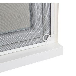 Weißes Avosdim Fliegengitter mit Magnetrahmen zum Kleben am Fenster.