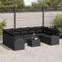 Schwarzes 10-teiliges vidaXL Garten-Sofa-Set aus Poly Rattan mit Tisch und Kissen.