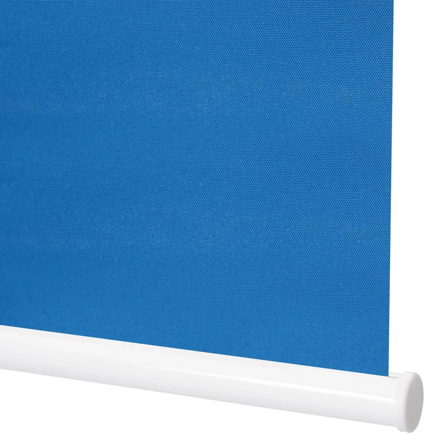 Blaues Rollo 70x160 cm mit Kettenzug und Thermobeschichtung für Wand- oder Deckenmontage.