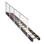 Treppe Kos mit 15 Stufen aus geölter Eiche, schwarzem Design-Geländer und Metallwangen.
